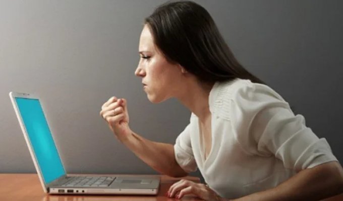 Why You Feel Like the Internet Is Full of Idiots (4 photos)