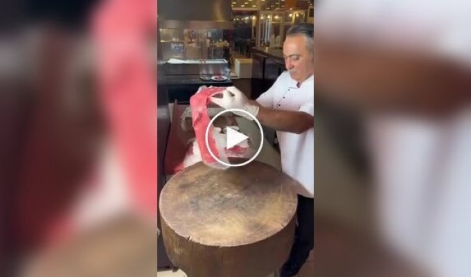In Turkey, they prepared an unusual kebab with dozens of layers
