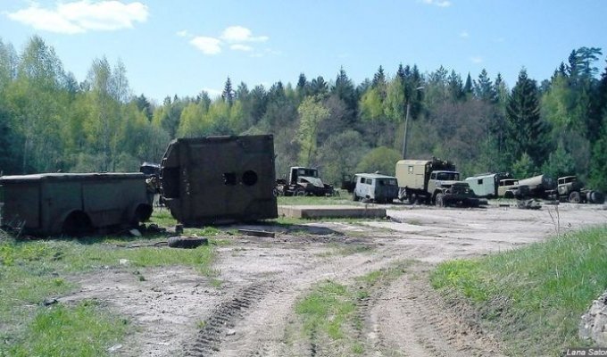 Abandoned military facility (70 photos)