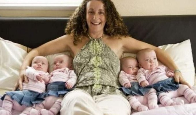 A woman gave birth to quadruplets: what the girls look like after 14 years (6 photos)