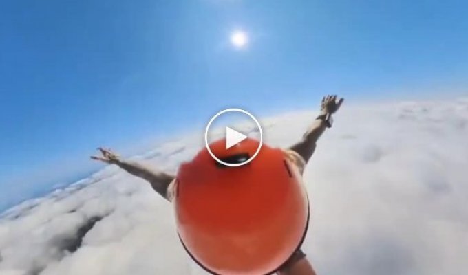 Extreme sportsman demonstrated what clouds look like from the inside