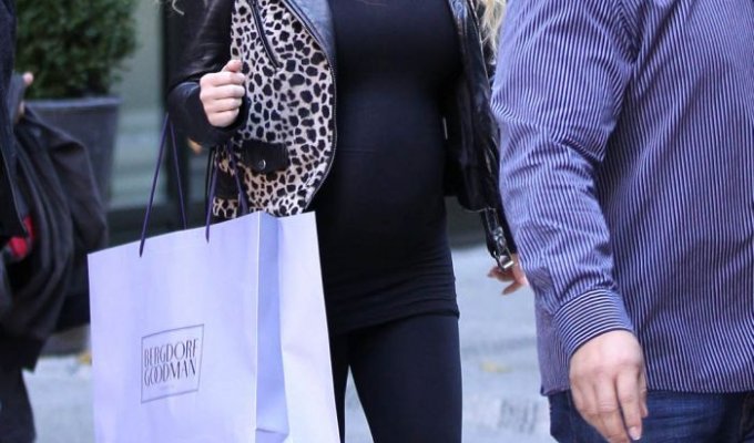 Джессика Симпсон ходит за покупками (9 Фото)