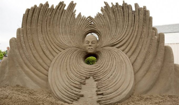 Конкурс скульптур из песка (33 фото)