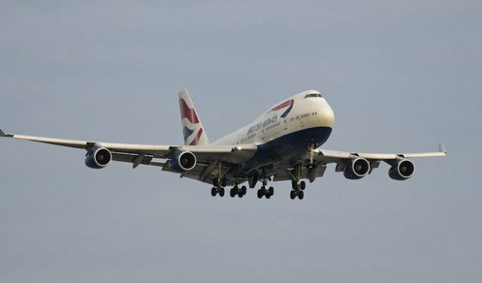 Ураган "Кира" помог самолету British Airways побить мировой рекорд по скорости (1 фото)
