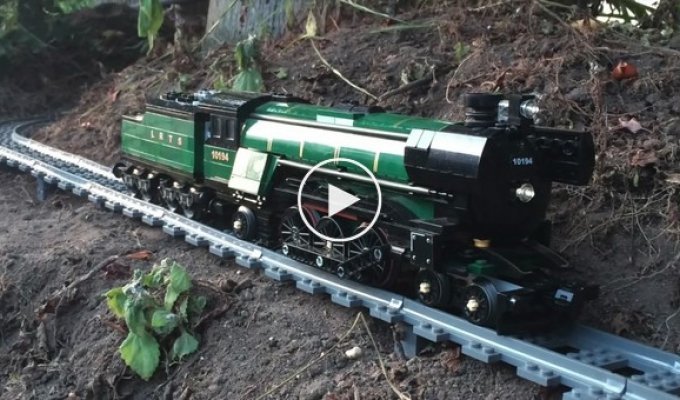 Самая большая, домашняя 50-метровая железная дорога из Lego