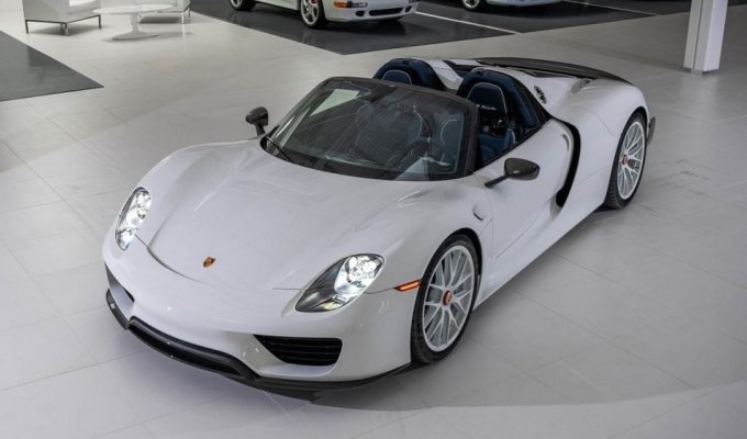 The most expensive Porsche 918 Spyder in the world (32 photos)