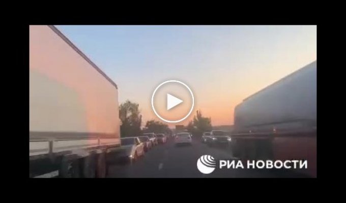 The border between the DPR and the Rostov region is clogged with cars