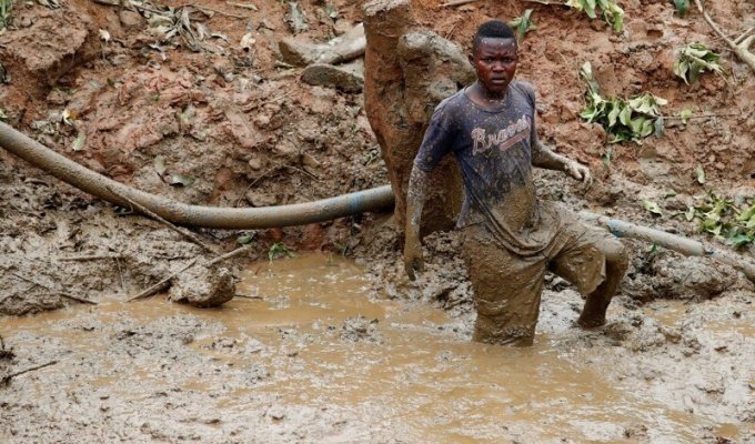 Как добывают золото в Конго (15 фото)