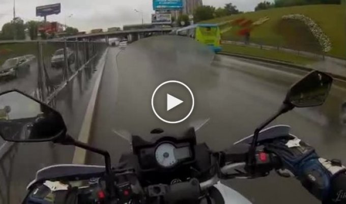 Интересное видео, как напоминание для мотоциклистов в открытие сезона