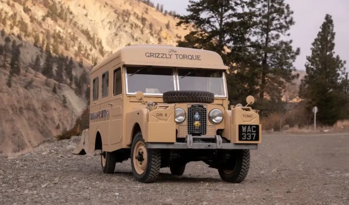 Land Rover The Grizzly Torque 1957 - a rare camper was completely restored (16 photos)