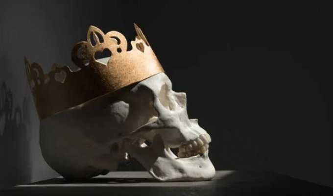 A Dwarf's Butt, a Doorframe, and Other Ridiculous Reasons Why Kings Died (11 photos)