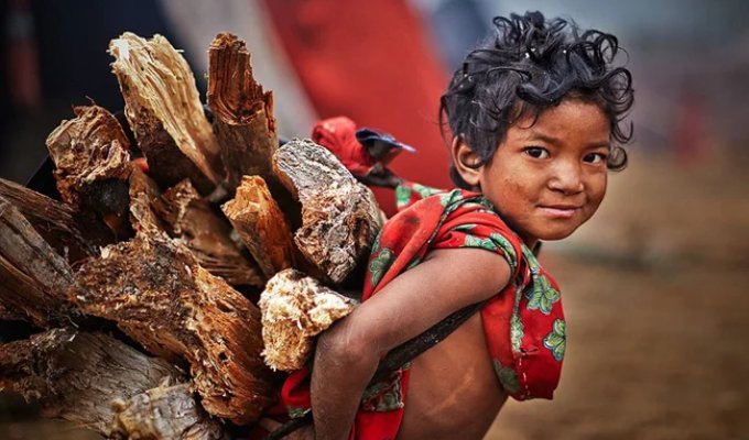 The Last Hunter-Gatherers: Life Inside a Nomadic Tribe in Nepal (12 Photos)