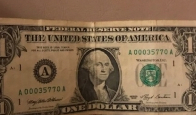 Житель Волгограда продает доллар США за один миллион рублей (2 фото)