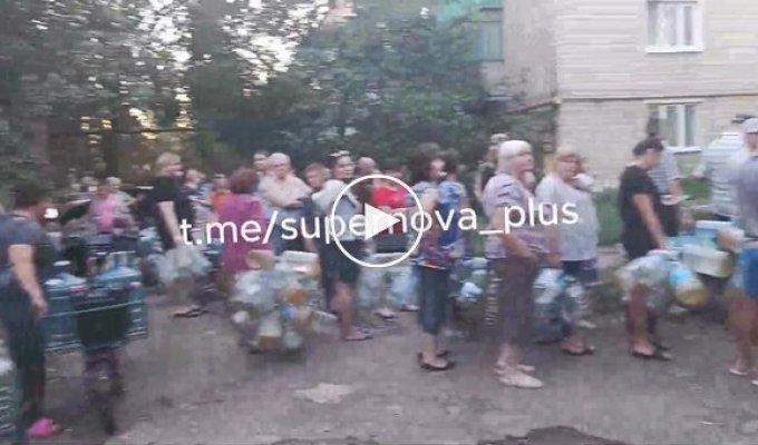 Житель оккупированного Донецка возмущается отсутствием воды и очередью к водовозу