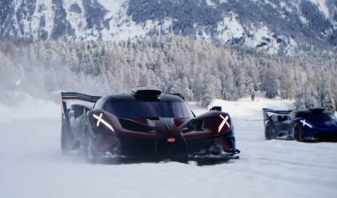 «Ледяной» тест-драйв трёх Bugatti Bolide показали на  видео (1 фото + 1 видео)