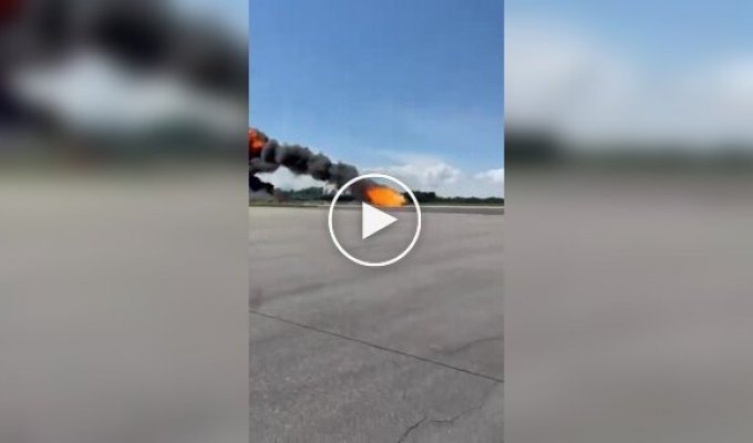 В Польше в ходе тренировочного полета разбился военный самолет. Пилот погиб