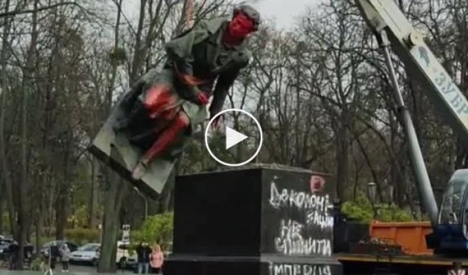 A monument to Pushkin was dismantled in Kyiv