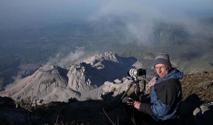 Фотограф из Германии отправился на Сахалин, чтобы заснять вулканическую молнию (3 фото)