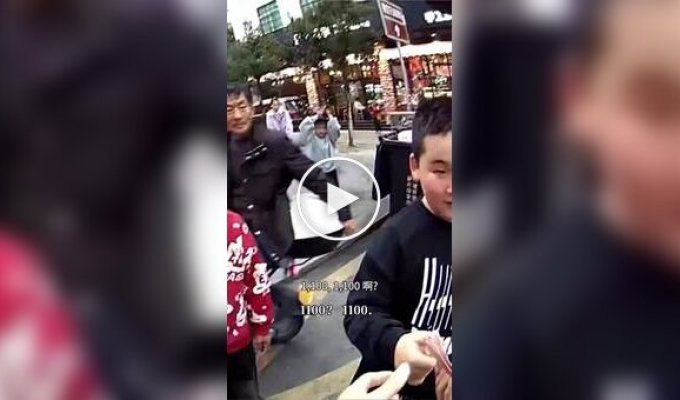 Трое детей нашли 1100 юаней и вернули их полиции