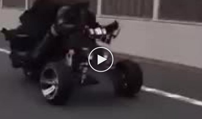 В Японии на трассе был замечен Бетмен на мотоцикле