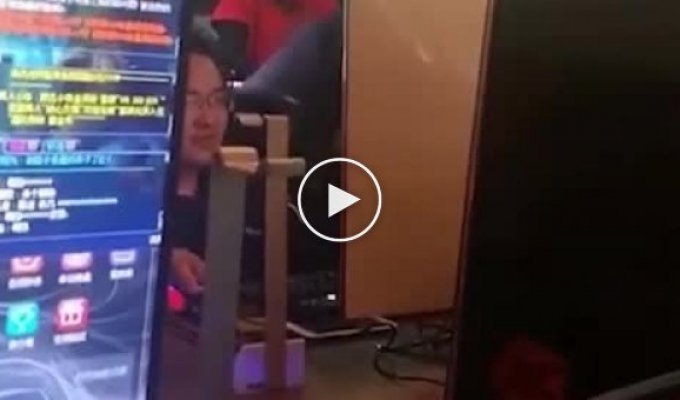 In China, parents beat their nerdy son for donating almost 2 million hryvnia to Counter-Strike