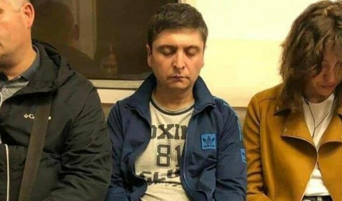 В метро нашли двойника Зеленского (3 фото)