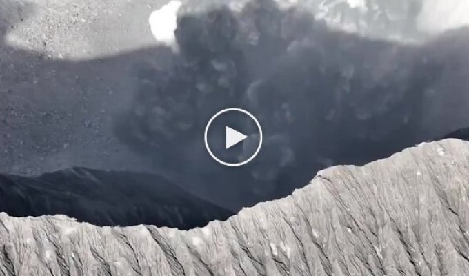 A volcanic eruption caught tourists by surprise