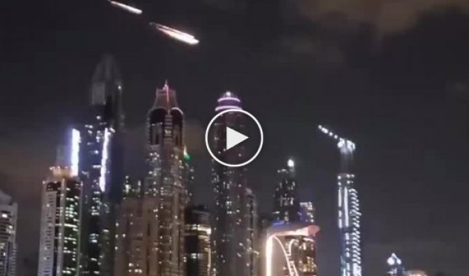 In Dubai, they learned to imitate meteorites falling on the city