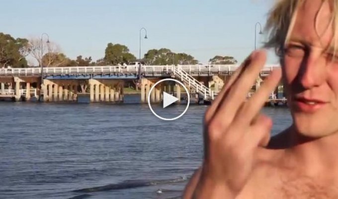 Идиоты прыгают с моста необычным способом
