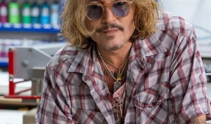 Johnny Depp presented a self-portrait (2 photos)