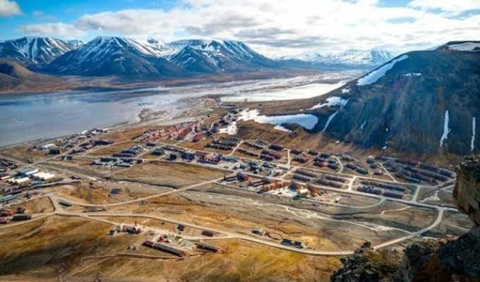 Longyearbyen: The Northernmost City on Earth Where Dying Is Forbidden by Law (10 photos)