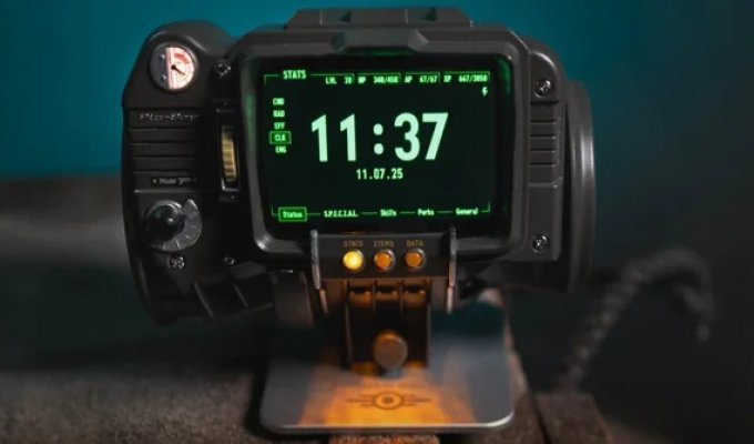 Bethesda выпустила реплику улучшенного Pip-Boy 3000 (8 фото + 1 видео)