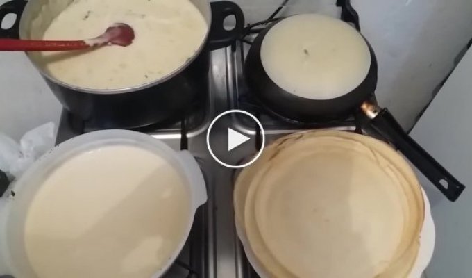 An unusual way to fry pancakes