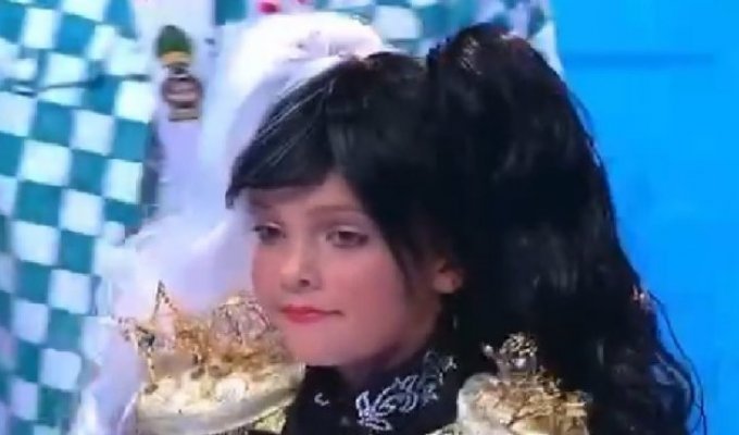 Филипп Киркоров привел дочь Аллу-Викторию на шоу "Модный приговор" и насмешил Сеть (8 фото + видео)