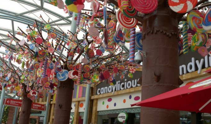Candylicious: самый большой магазин сладостей (8 фото)