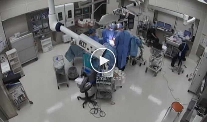 Earthquake strikes during surgery in Japan