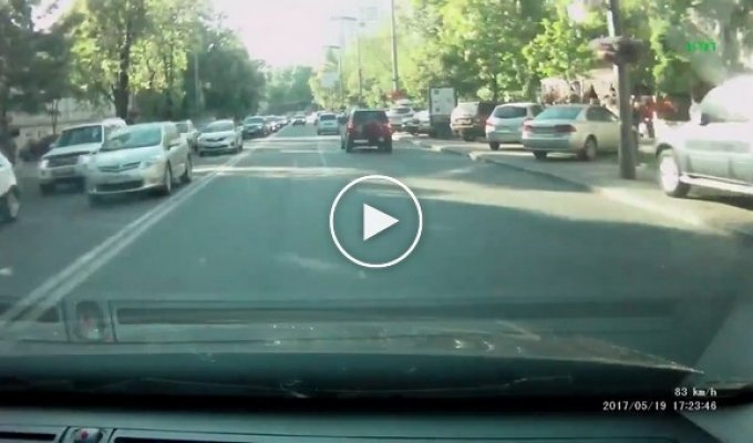 Водители в Киеве купили на алиекспрессе мигалки и стали королями дорог