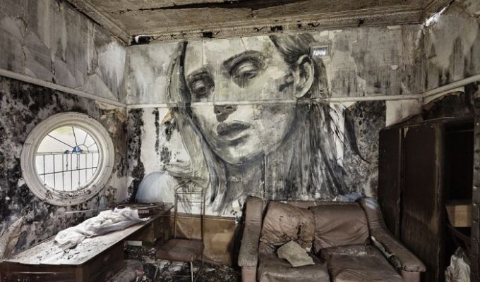 Портреты красивых женщин на стенах заброшенных зданий (11 фото)