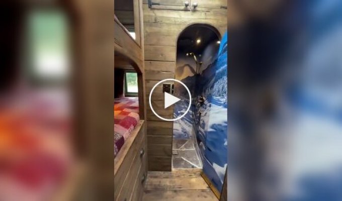 Дом на колесах с комнатой-трансформером