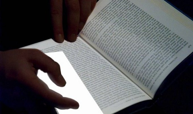 Прибор, позволяющий читать в темноте (4 фото)