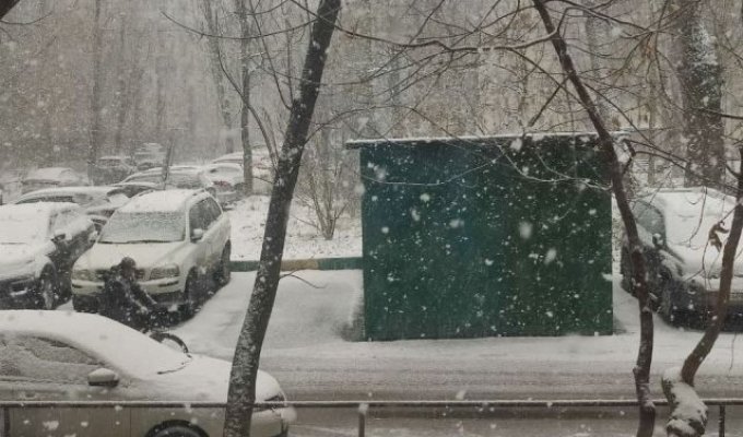Москву накрыл снегопад: ожидаются 10-бальные пробки (3 фото + 2 видео)