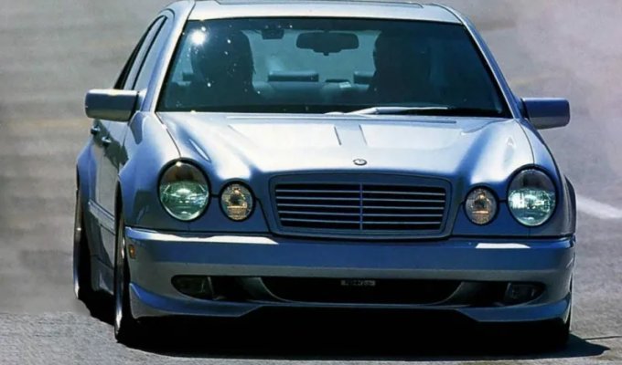 Mercedes-Benz RENNtech E7.4RS: самый быстрый седан 90-х (9 фото)
