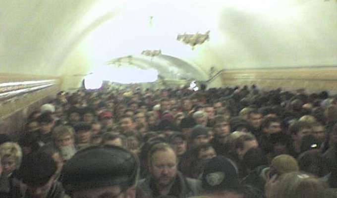 "Пробка" в метро 16 февраля (4 фото)