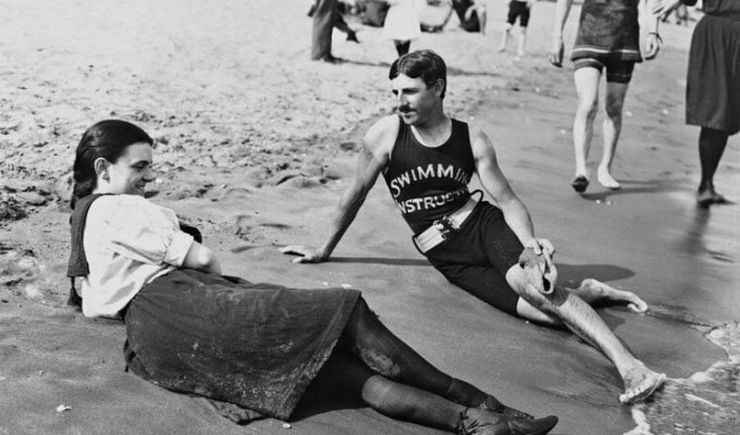 Hot beaches of past eras. 14 historical frames that will not leave you indifferent (14 photos)