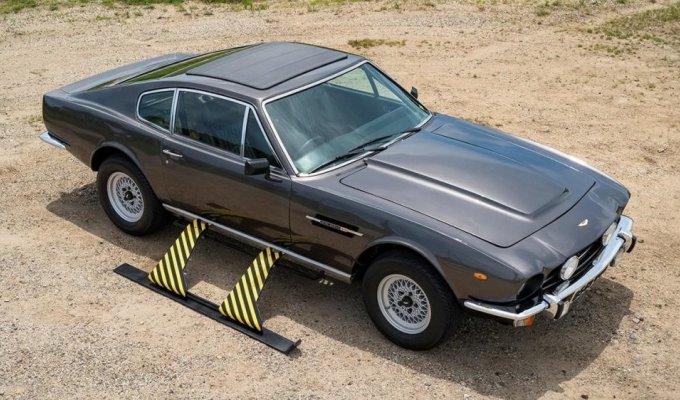 Aston Martin of James Bond with a jet engine will be put up for auction (18 photos + 1 video)
