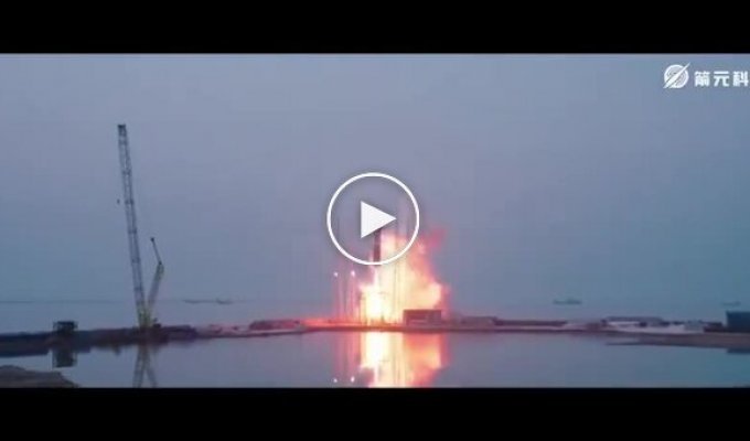 A reusable rocket for fast delivery of goods was tested in China