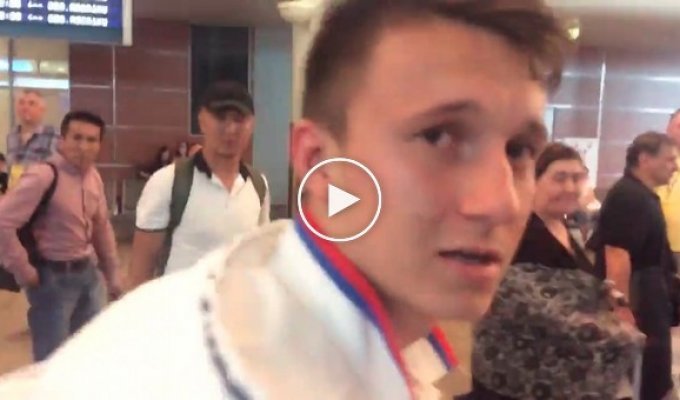 Футболисты сборной России вернулись в Россию