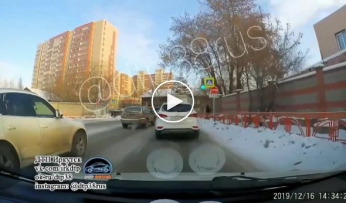 Дорожные разборки в Иркутске со стрельбой из травматического пистолета (мат)