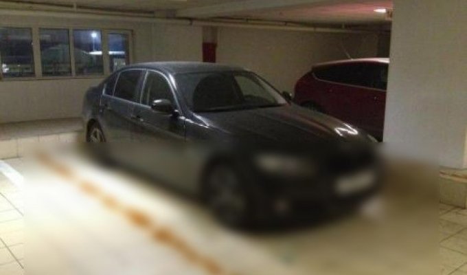 Припаркованный BMW 3 серии защищен он угона по новейшей технологии! (2 фото)