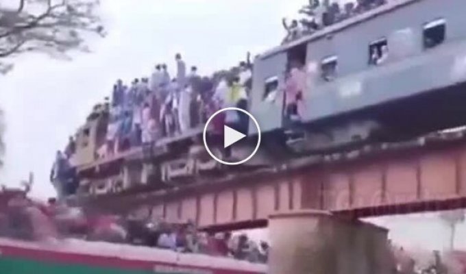 Звичайні будні пасажирів у Бангладеш